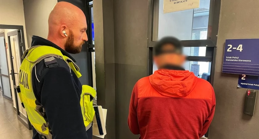 41- latek podszedł do policji, aby sprawdzić stan trzeźwości. Okazało się, że jest poszukiwany