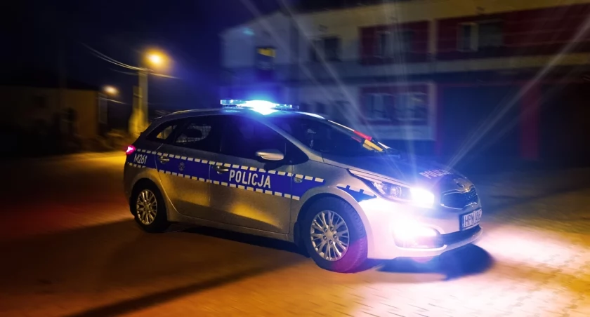 Pijany 58-latek kierował samochodem. Zajechał do znajomych, a oni wezwali policję