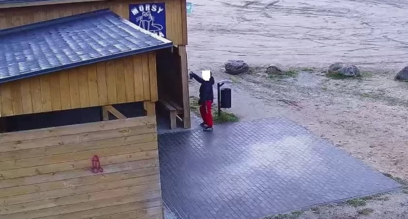 Młodociani wandale wiaty na plaży miejskiej odnalezieni