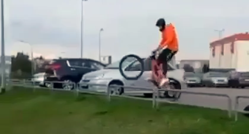  [VIDEO] Tak doszło do wypadku rowerzysty. Sąd podejmie decyzję w sprawie ekstremalnie niebezpiecznej jazdy 15-latka