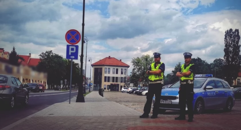Przez niezapięte pasy zatrzymała go policja. Na dodatek był po wpływem alkoholu