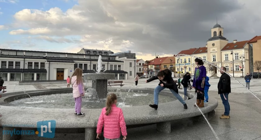 Czas na fontannę na Starym Rynku w Łomży. 1 maja rusza drugi jej sezon
