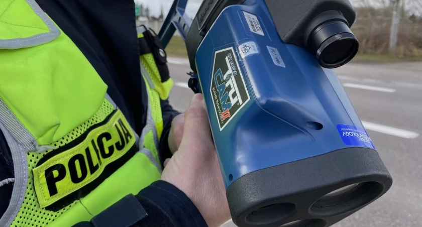 28-latka jechała oplem z prędkością 124 km/h w obszarze zabudowanym. Straciła prawo jazdy