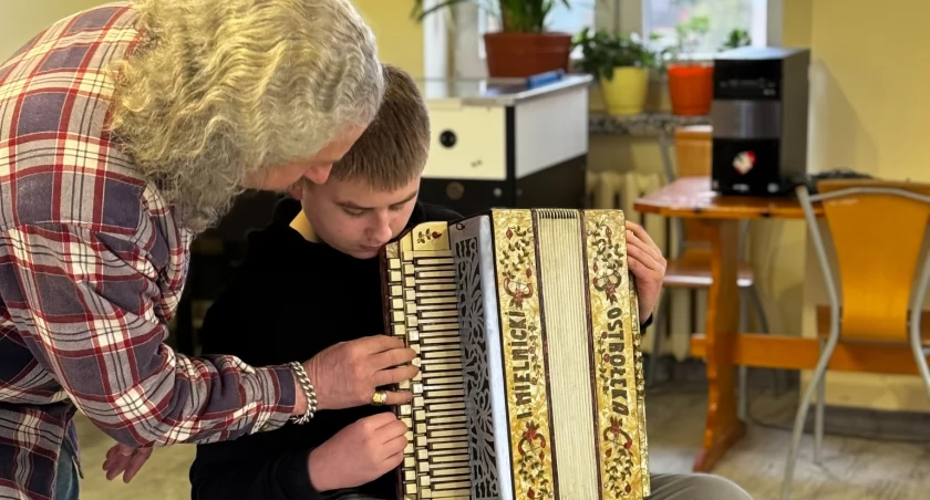 Bezpłatne warsztaty nauki gry od podstaw na harmonii pedałowej oraz na akordeonie