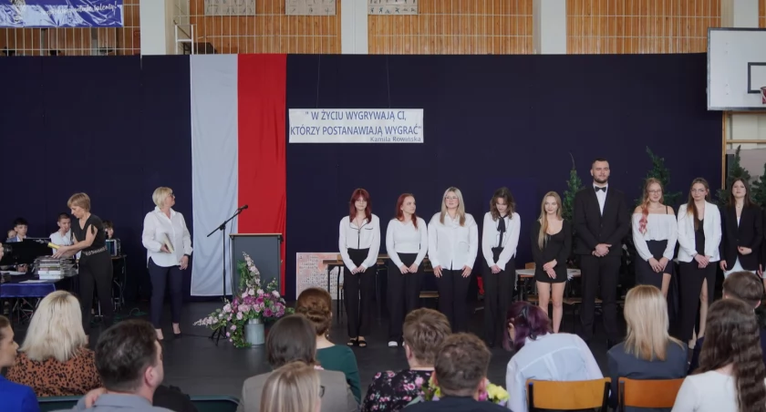 Zakończenie roku szkolnego maturzystów w III Liceum Ogólnokształcącym w Łomży [FOTO]