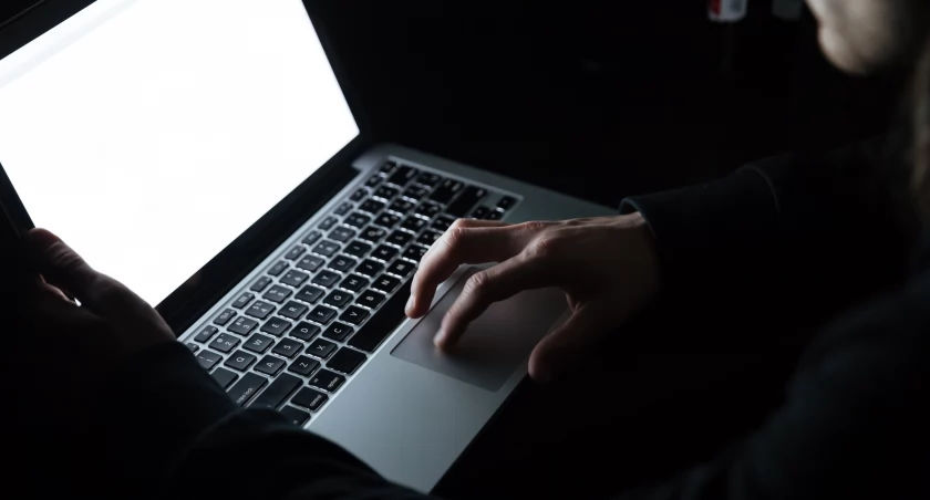 Artur B. podejrzany o rozpowszechnianie dziecięcej pornografii