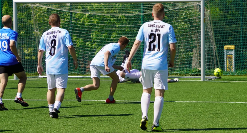 Łomżyński Dzień Flagi i Polonii uczczony na sportowo: Wojsko lepsze od samorządu [VIDEO i FOTO]