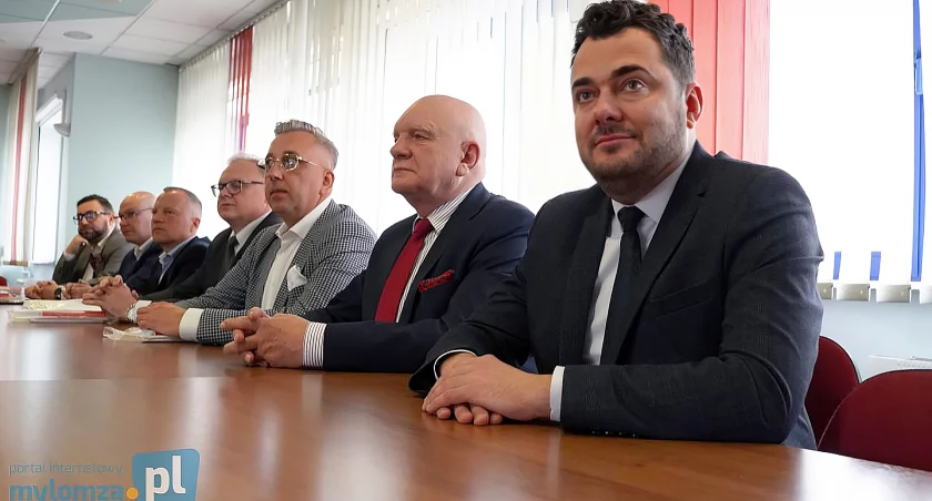 [LIVE] Ślubowanie radnych i prezydenta Łomży. Inauguracyjna sesja w Ratuszu 