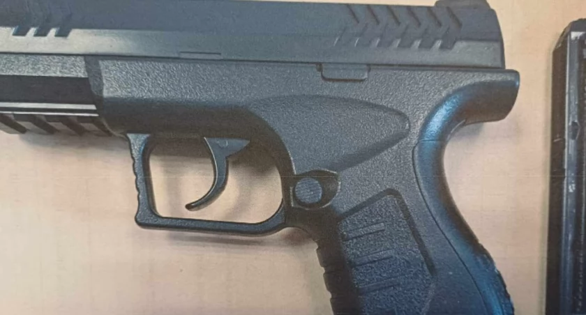 Policja publikuje zdjęcie broni użytej w szkolnej strzelaninie w Łomży