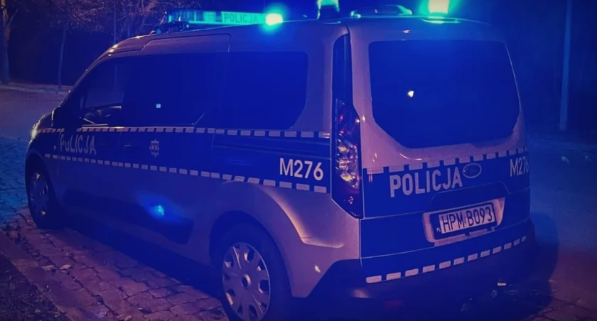 Pijany 38-latek skończył jazdę na drzewie
