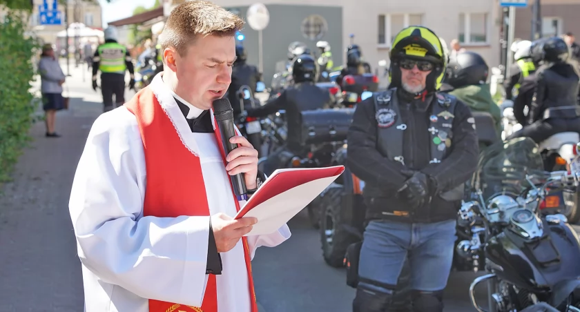 Na motorach za świętym: Pielgrzymka z relikwiami do trzech kościołów w Łomży [FOTO]