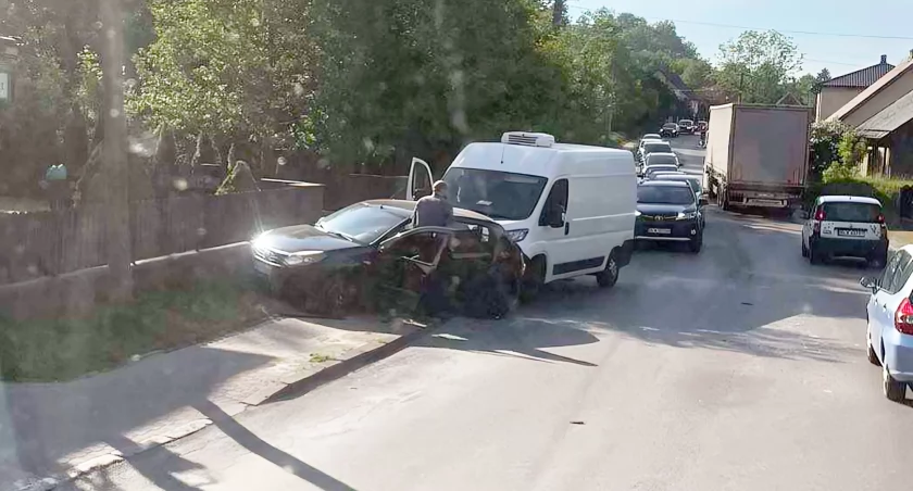 Pozornie niegroźna kolizja w Piątnicy Włościańskiej 