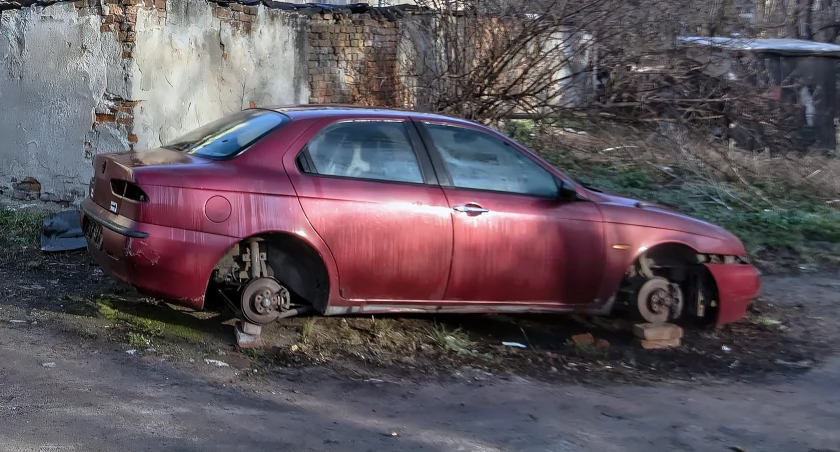 Aktualizacja CEPiK. Ponad 7 tysięcy pojazdów do wyrejestrowania w Łomży