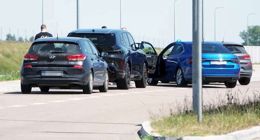 Skradzione w Niemczech BMW zatrzymane na podłomżyńskiej stacji paliw