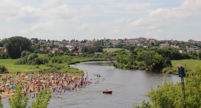 Budowa bulwarów nad Narwią: Zmiany w przetargu i plany na kąpielisko