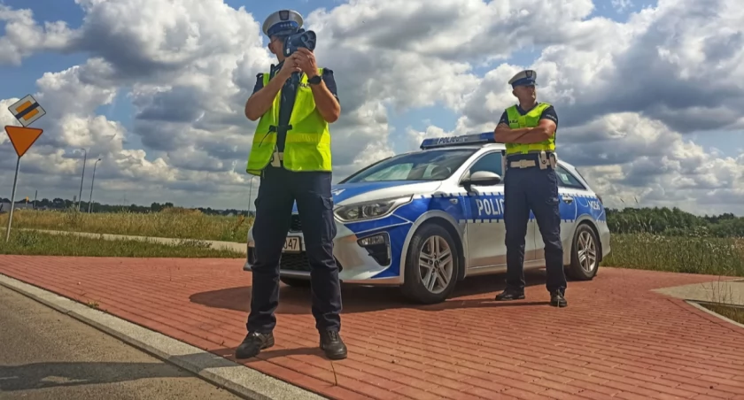 156 km/h przez Nowogród. Kilka tysięcy mandatu dla warszawiaka