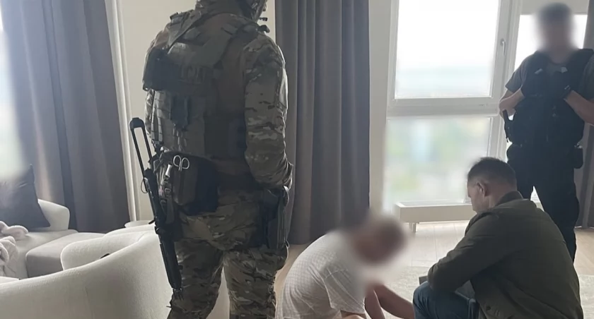 Zatrzymano 11 oszustów, którzy sprzedawali nieistniejące samochody