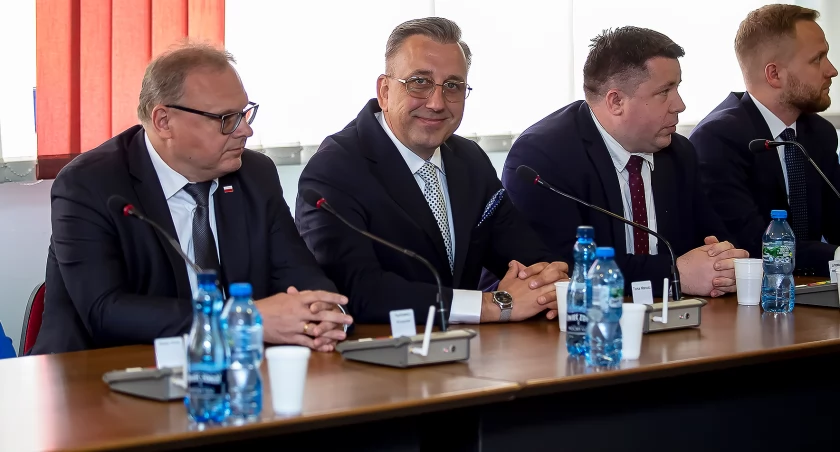 Radni Łomży podnoszą swoje diety i tworzą nowe komisje