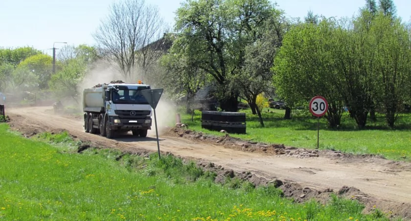 Przebudowa drogi w Szostakach zakończona