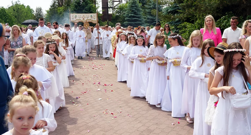 Boże Ciało 2024: Procesja w parafii Miłosierdzia Bożego w Łomży [FOTO]
