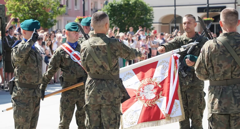 Uroczysta przysięga wojskowa w Łomży - 80 elewów gotowych do służby Ojczyźnie! [FOTO i VIDEO]