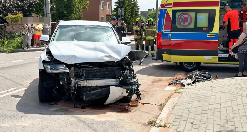 Zderzenie dwóch pojazdów w Starych Kupiskach. Kierowca nie zatrzymał się na stopie [FOTO]