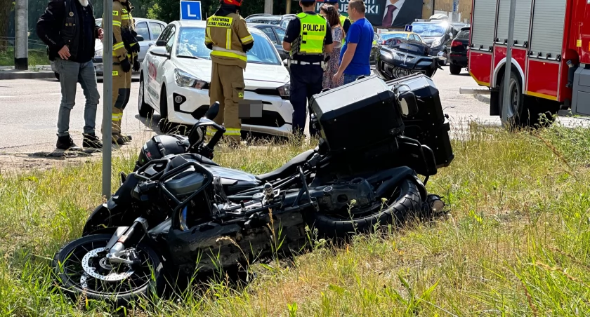 Norweski motocyklista uderzył w elkę w Łomży. Trafił do szpitala [FOTO] 