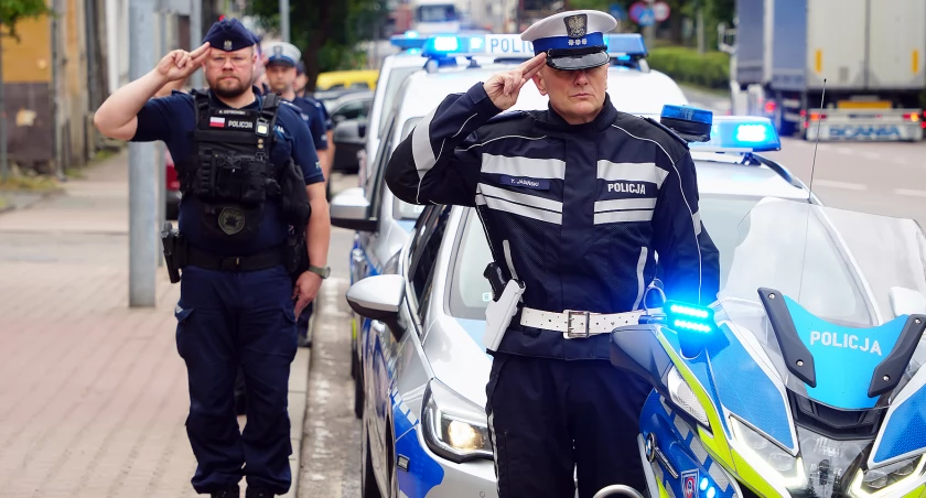 Łomżyńskie służby mundurowe uczciły pamięć zmarłego żołnierza [FOTO i VIDEO]