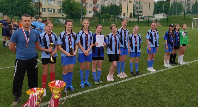 Piłkarki Zabielskiego na podium! Białobrzeska z wyróżnieniem (zdjęcia)