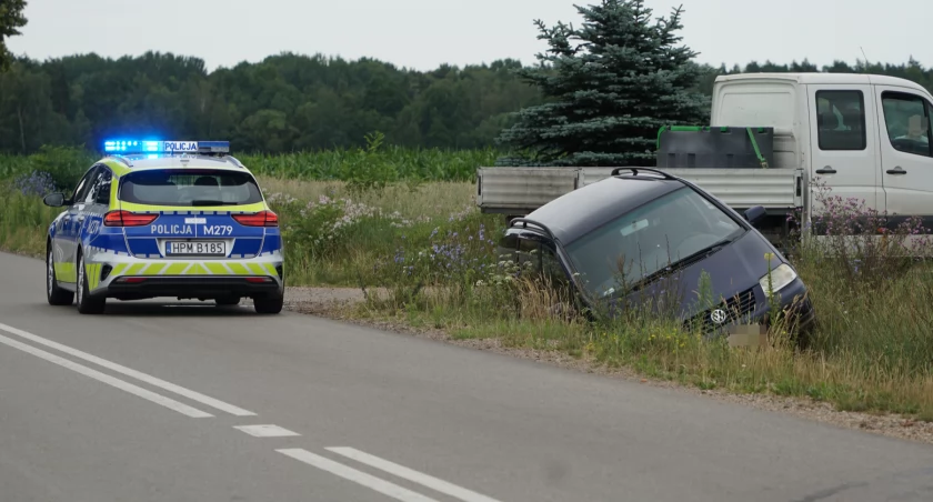 Kotowo-Plac: Poranna podróż pijanego kierowcy zakończona w rowie [FOTO]
