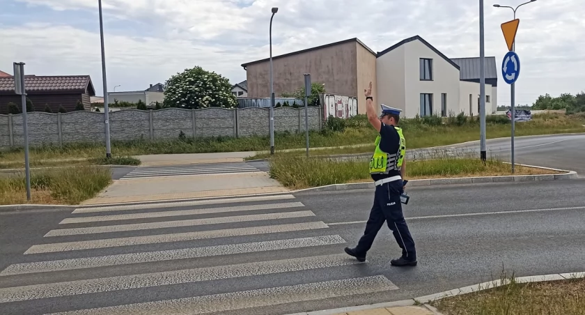 40-latek przyjechał do policjantów na zakazie 