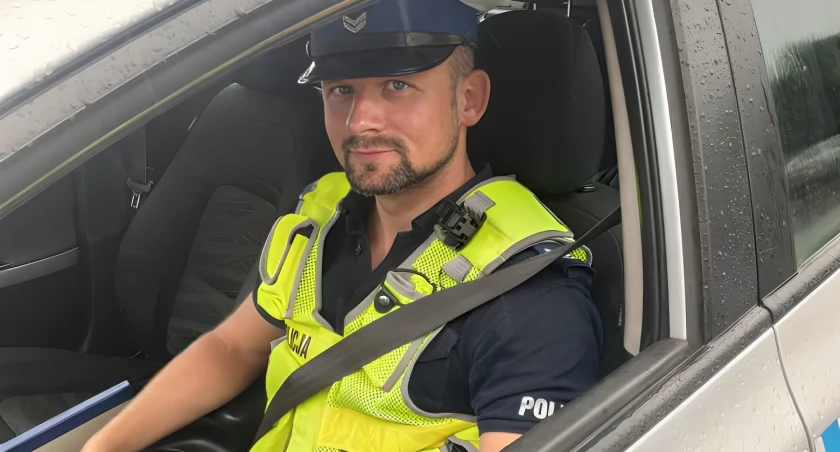 Łomżyński policjant uratował życie 15-latki nad jeziorem Śniardwy
