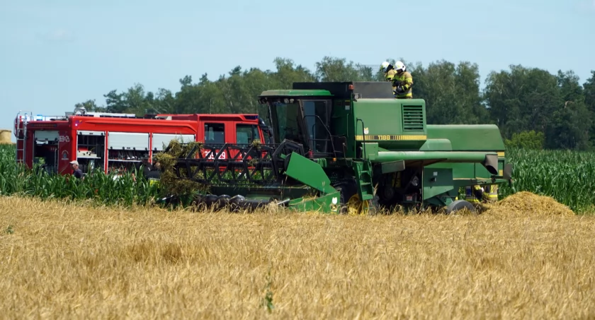 Pożar kombajnu w Chomentowie szybko ugaszony [FOTO]