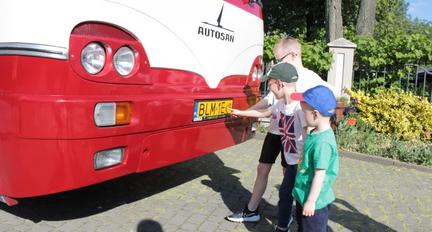 Muzealne weekendy z zabytkowym autobusem