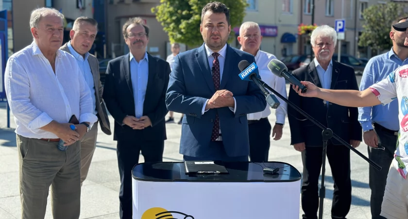 Łomża walczy o szybką kolej: Konferencja prezydenta Chrzanowskiego i radnych na Starym Rynku [VIDEO]