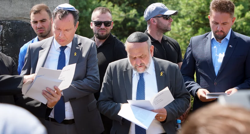 Uroczystości w Jedwabnem: Modlitwy, pamięć i kontrowersje w 83. rocznicę mordu [FOTO]