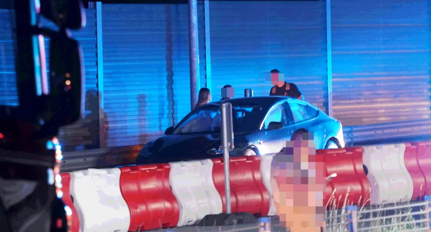 Czarna seria na naszych drogach. Nocny wypadek tesli pod Łomżą [VIDEO i FOTO]