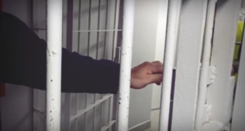 Pijana 50-latka straszyła policjantów kolegami z Warszawy i Wołomina