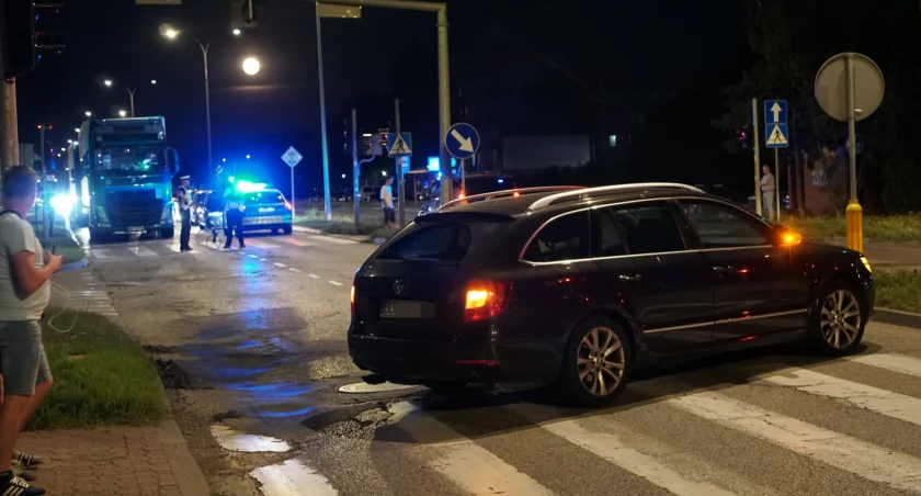 Wypadek na Szosie Zambrowskiej w Łomży. Matka z dzieckiem w szpitalu w Białymstoku [FOTO]
