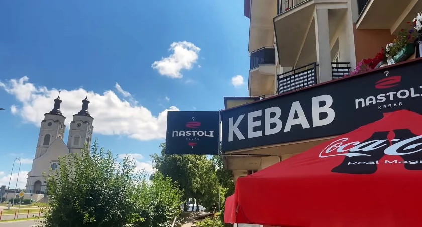 Znany youtuber zjadł i ocenił łomżyńskiego kebaba [VIDEO]