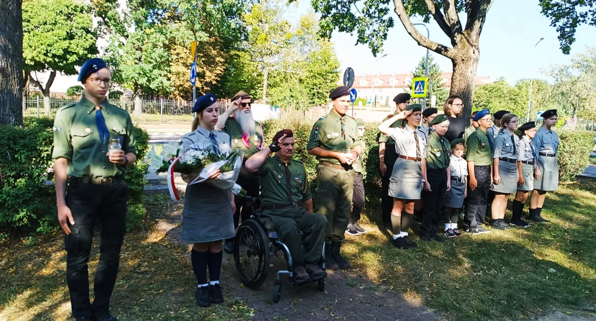Uroczysta zbiórka harcerzy upamiętniająca 80. rocznicę wybuchu Powstania Warszawskiego
