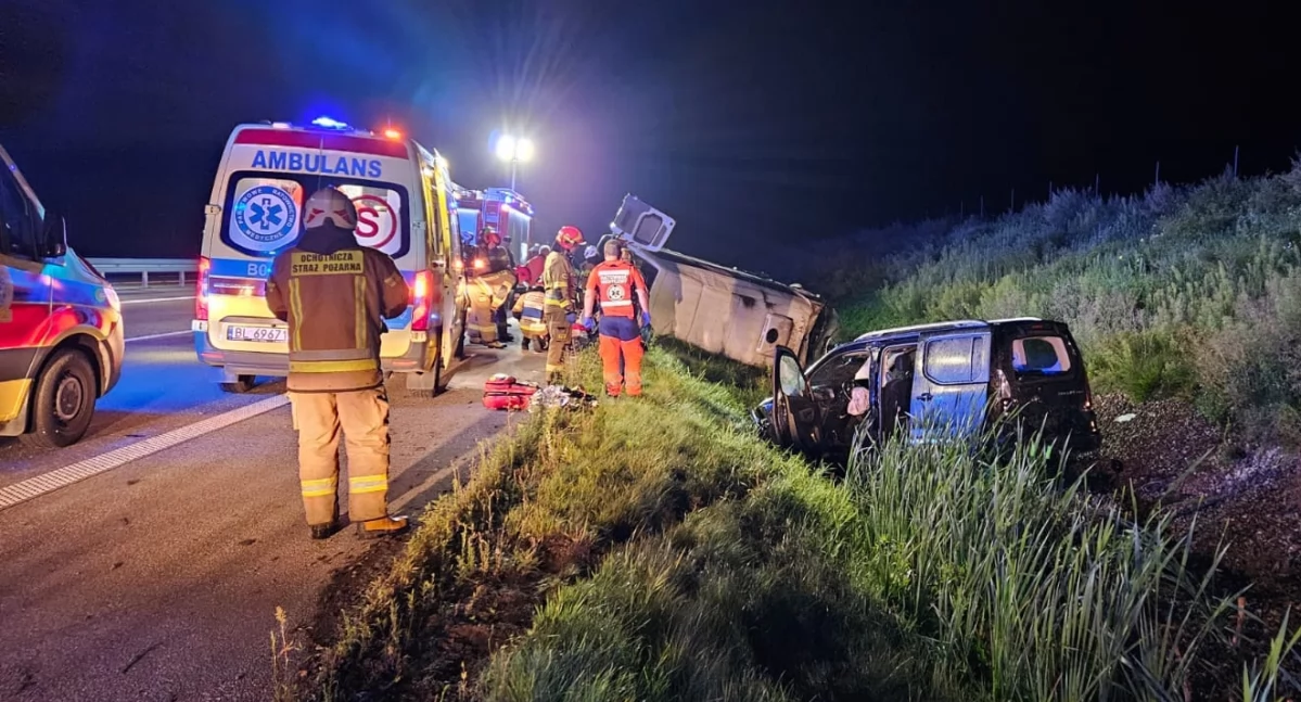 Nocny wypadek mikrobusa i osobówki na Via Baltice [FOTO]