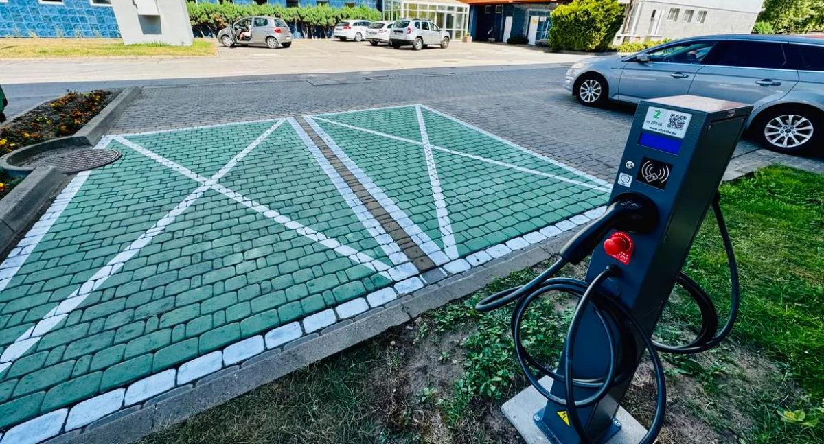 Nowa ładowarka do samochodów elektrycznych na terenie Międzynarodowej Akademii Nauk Stosowanych w Łomży