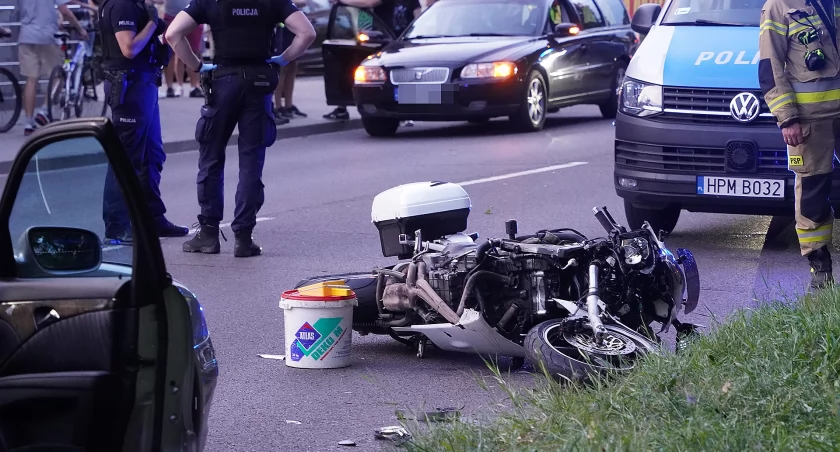 Nie żyje motocyklista z wypadku na Al. Legionów. Zmarł w szpitalu