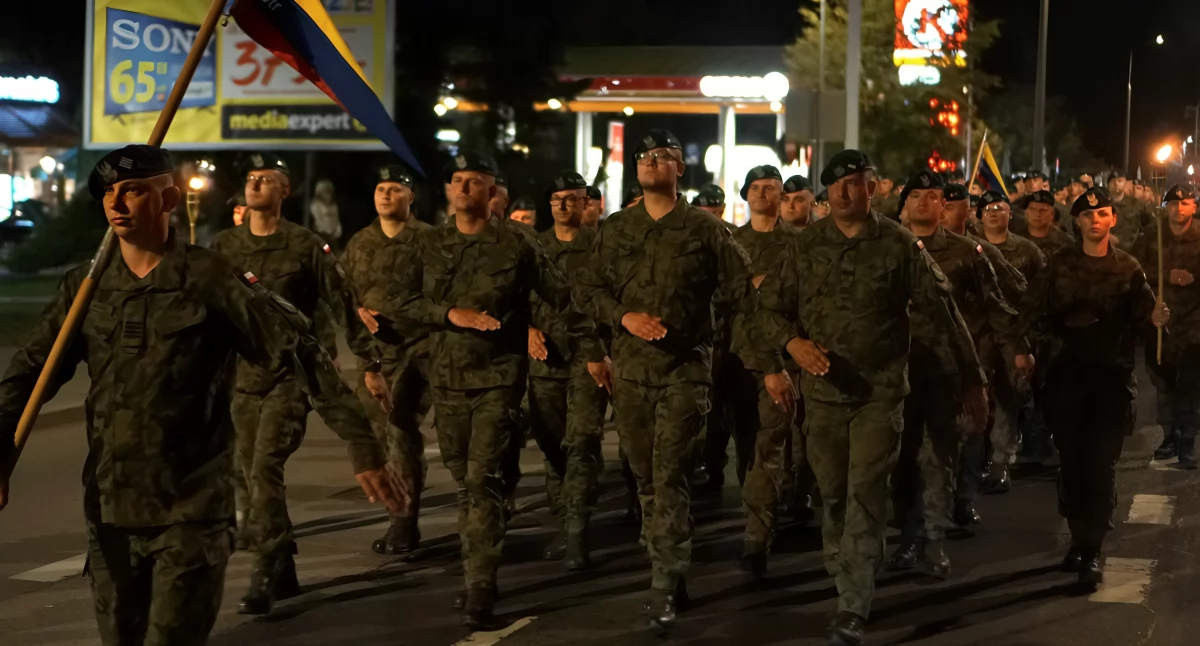 Uroczysty Capstrzyk, czyli wieczorny przemarsz wojska ulicami miasta [FOTO i VIDEO]