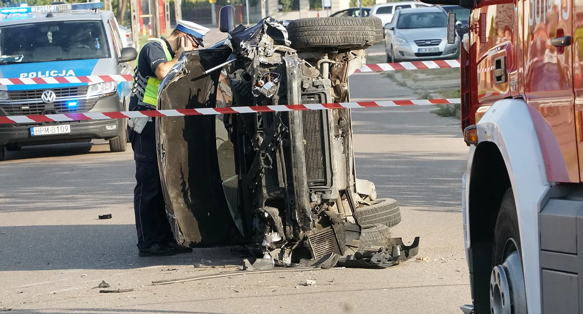Tajemnica porannego wypadku na ul. Łukasińskiego: Kto kierował golfem? [FOTO]