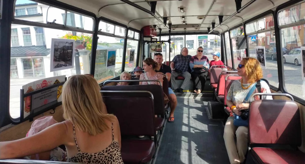 Wrócili do przeszłości w realnym wymiarze! Niedzielne przejażdżki zabytkowym autobusem [FOTO]