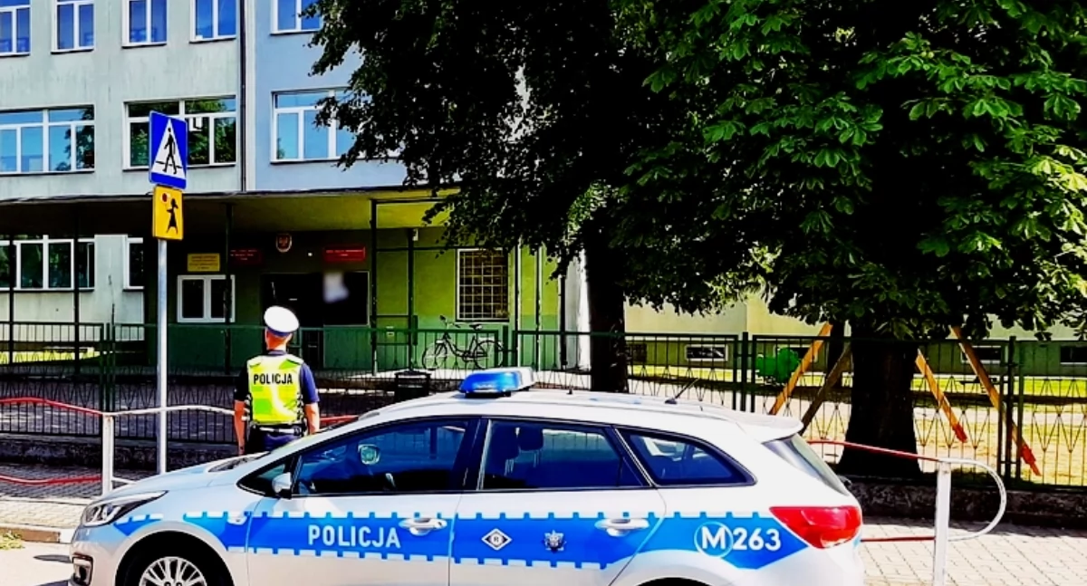 Bezpieczna droga do szkoły z łomżyńskimi policjantami