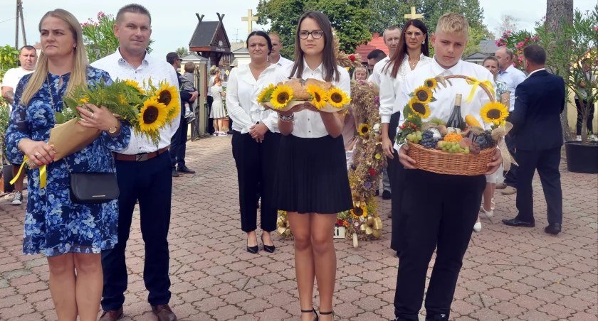 Parafialne Dożynki w Zbójnej: Mieszkańcy Lask podziękowali Bogu za plony [FOTO]
