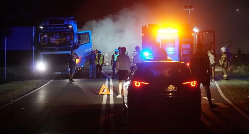 Pożar naczepy tira na trasie Łomża - Ostrołęka, w środku meble! [VIDEO i FOTO]